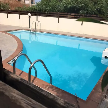 Three Bedroom Family In Kapparis With Shared Pool Near Appartement *