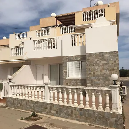 Appartement Three Bedroom Family In Kapparis With Shared Pool Near