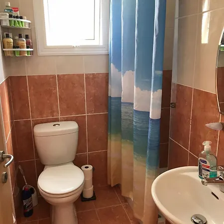 Three Bedroom Family In Kapparis With Shared Pool Near Appartement Paralimni