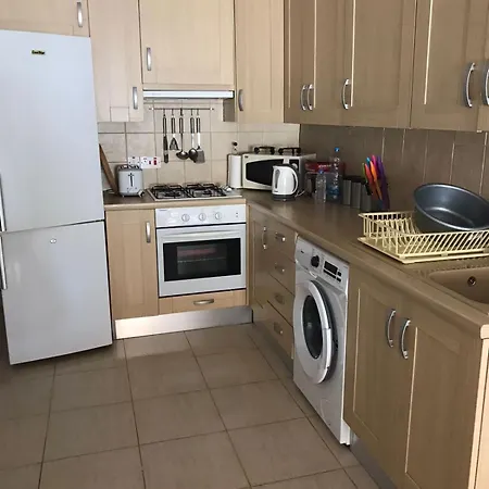 Three Bedroom Family In Kapparis With Shared Pool Near Appartement
